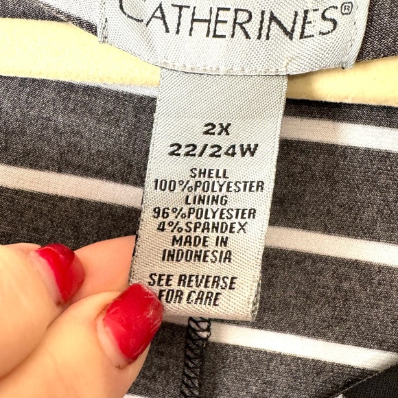 ❤️* CATHERINE'S BLACK/GRAY TROPICAL PRINT TOP w/att Cami/Tank PLUS SIZE: 2X - Picture 8 of 8